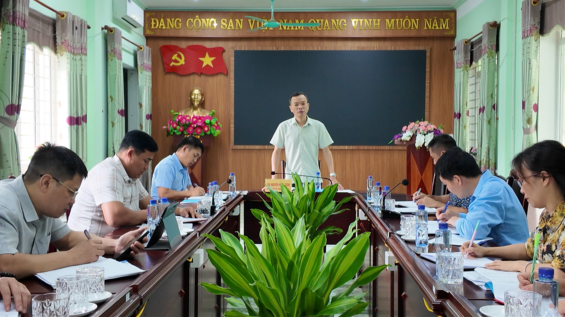 quangcanhbuoilamviec.jpg